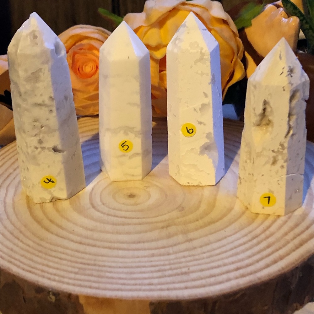 ONE Druzy White Agate Crystal Tower